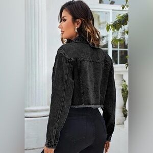 Cropped Denim Jacket With Fraying And Distressing In Washed Black